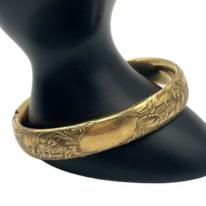 Victorian scroll floral engraved design gold tone vintage bangle bracelet